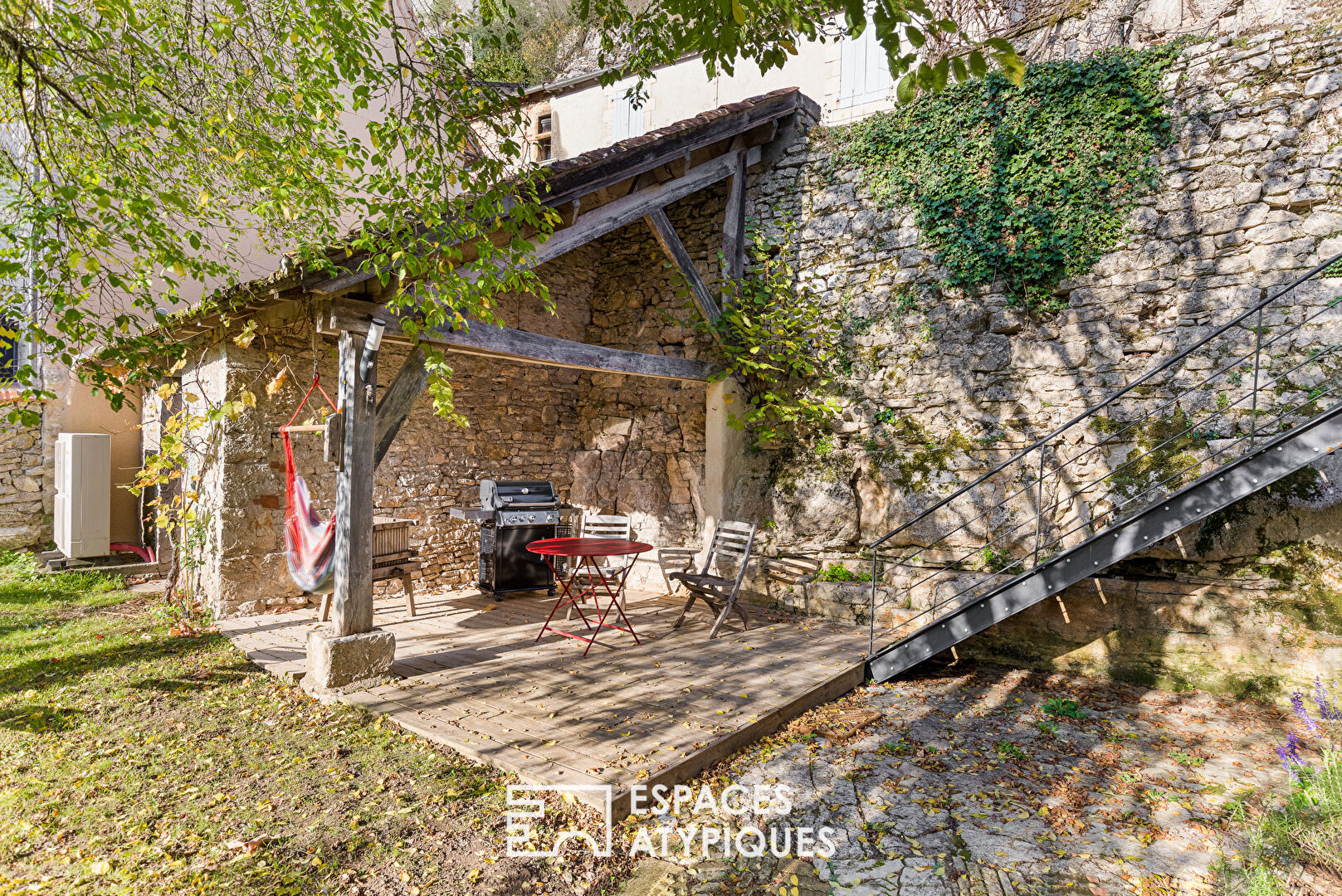 Completely renovated stone house with working guest rooms