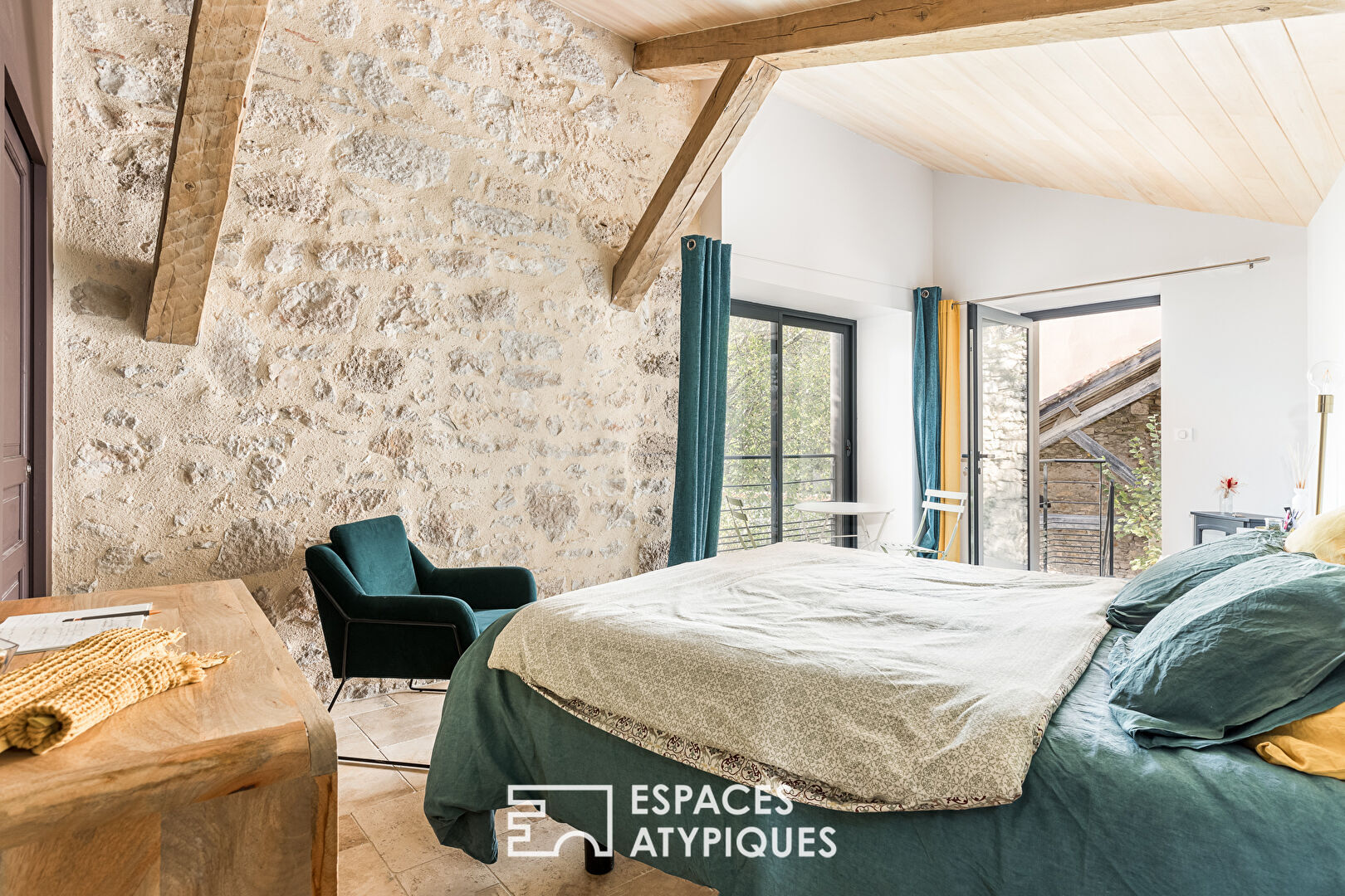 Completely renovated stone house with working guest rooms