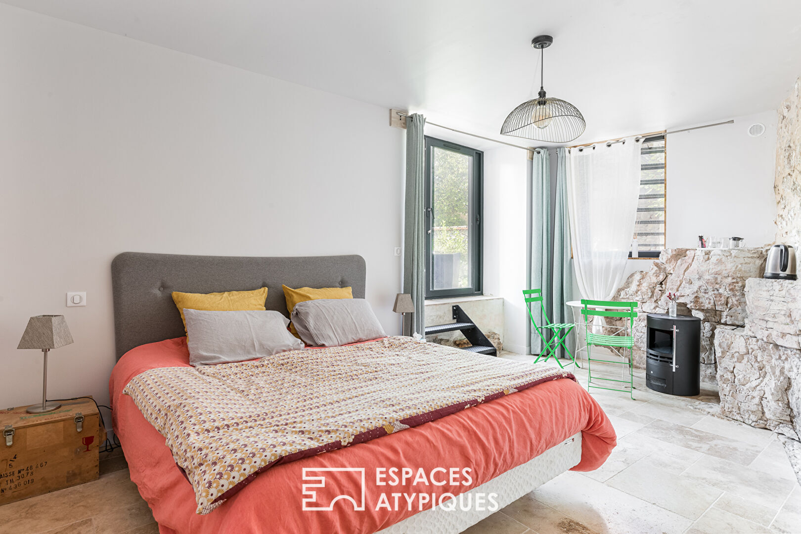 Completely renovated stone house with working guest rooms