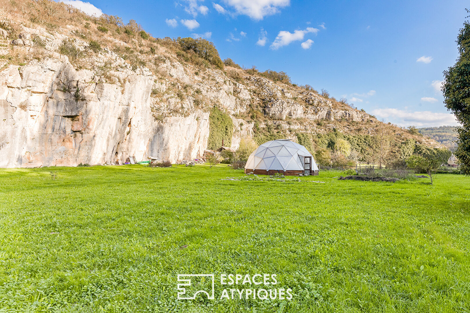 Completely renovated stone house with working guest rooms