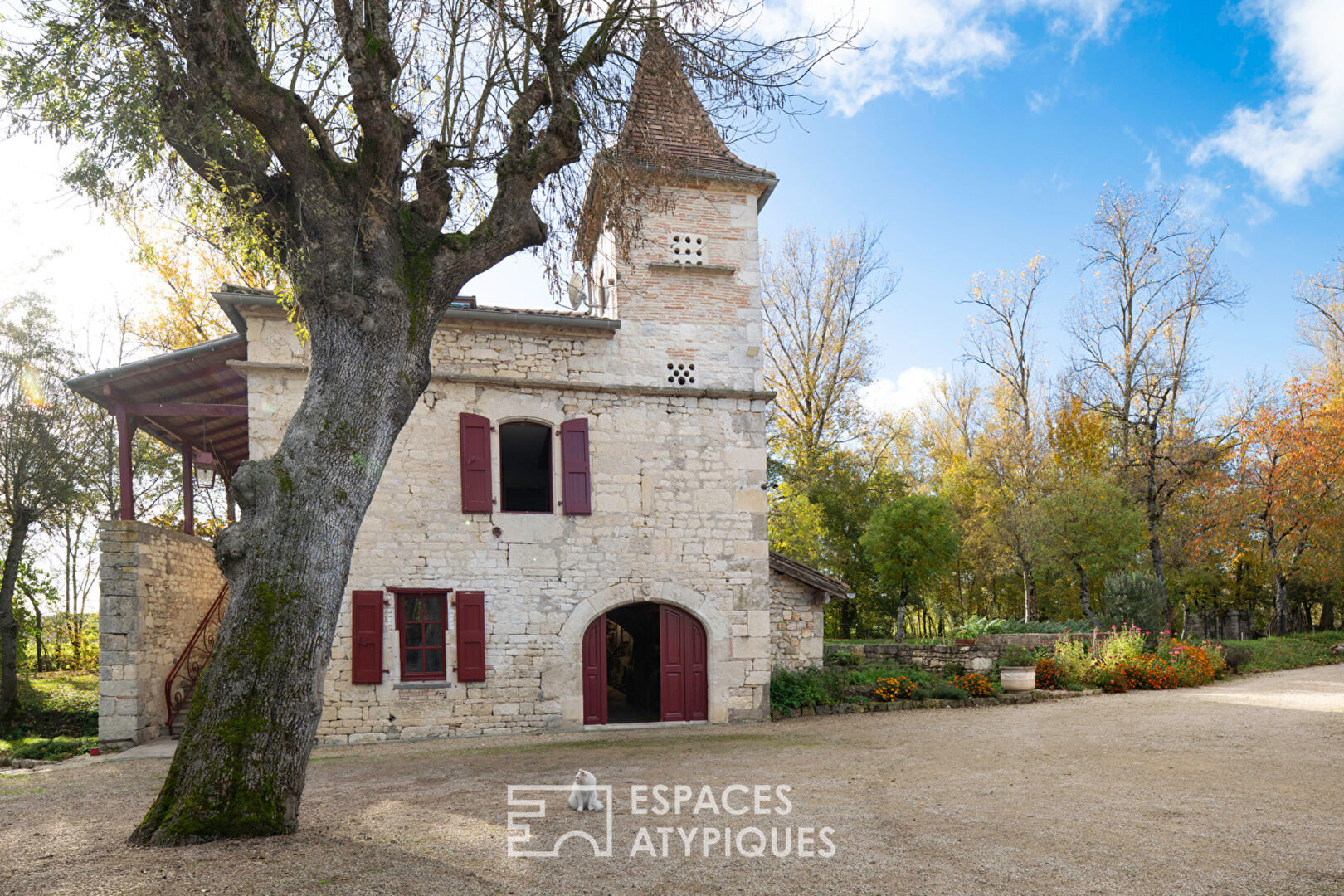 Moulin du XIVéme siècle chargé d&rsquo;histoire, entre authenticité et confort moderne