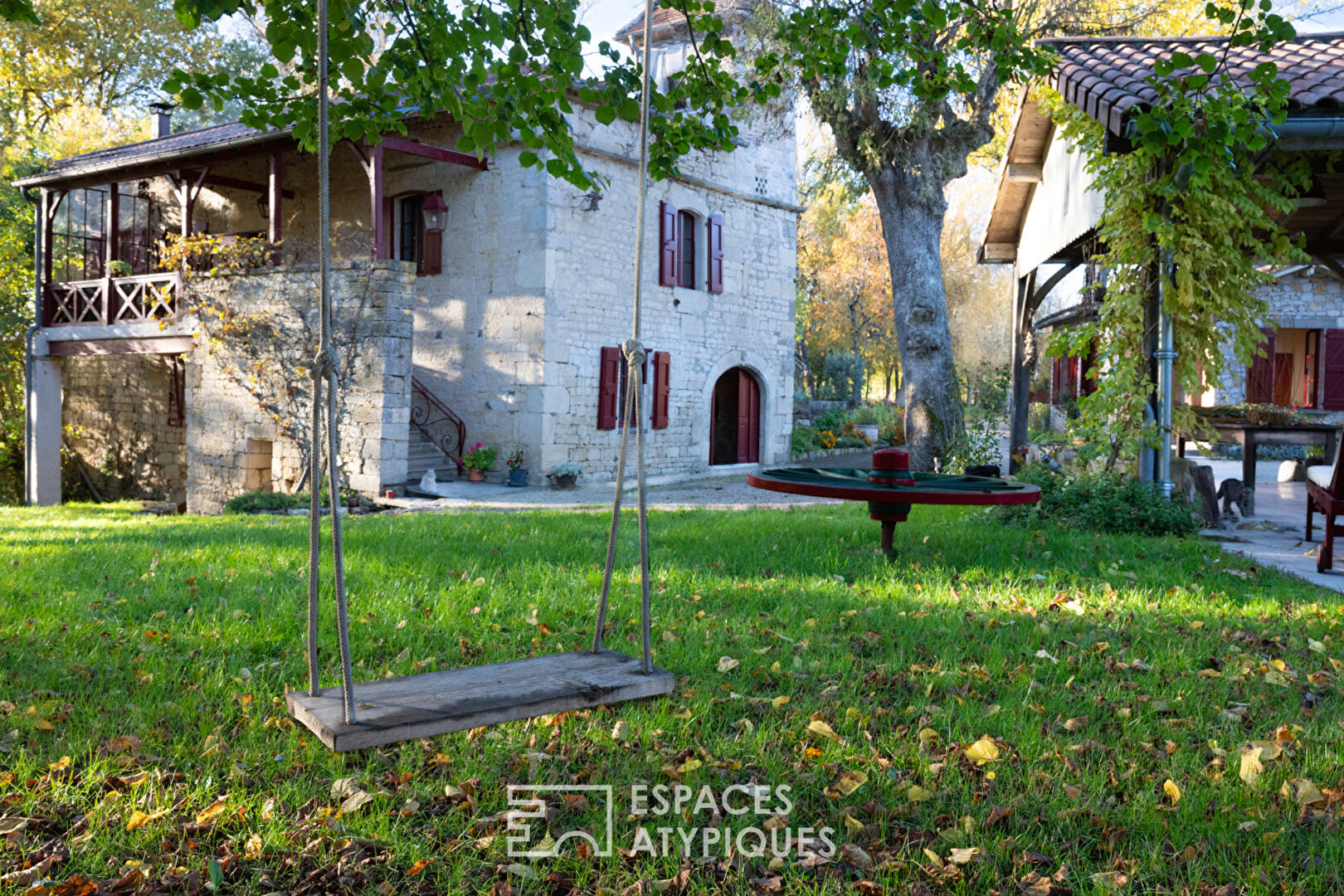 Moulin du XIVéme siècle chargé d&rsquo;histoire, entre authenticité et confort moderne