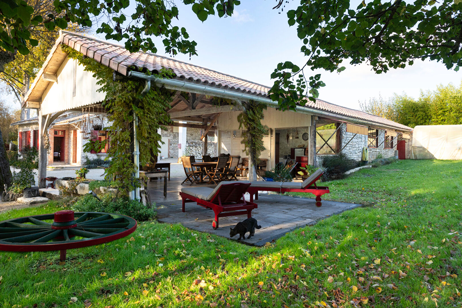 Moulin du XIVéme siècle chargé d’histoire, entre authenticité et confort moderne