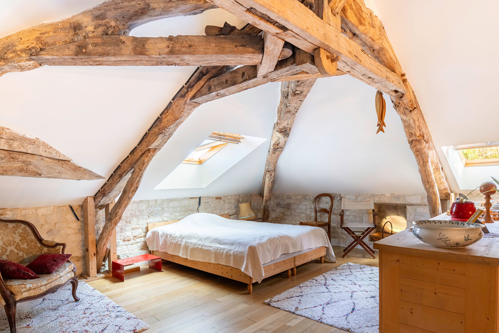 Moulin du XIVéme siècle chargé d’histoire, entre authenticité et confort moderne