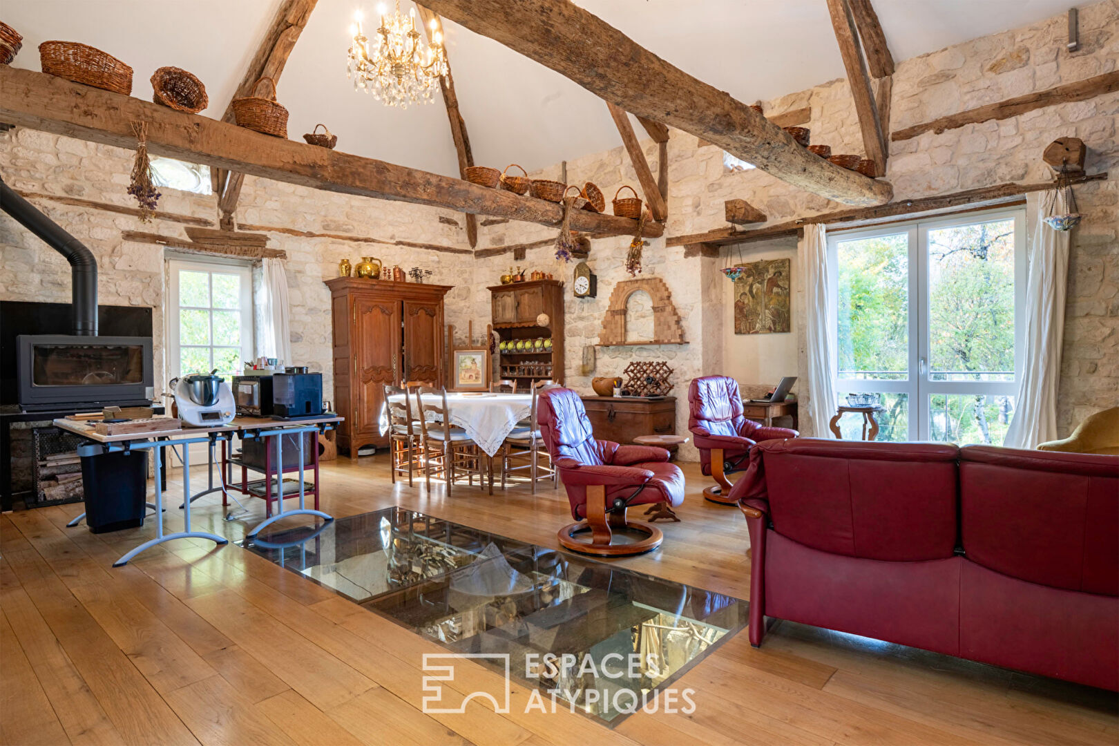 Moulin du XIVéme siècle chargé d&rsquo;histoire, entre authenticité et confort moderne