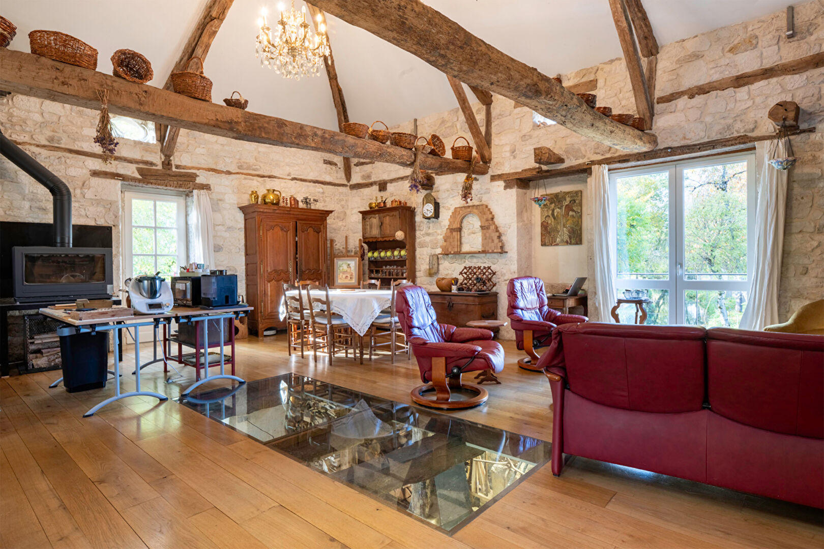 Moulin du XIVéme siècle chargé d’histoire, entre authenticité et confort moderne