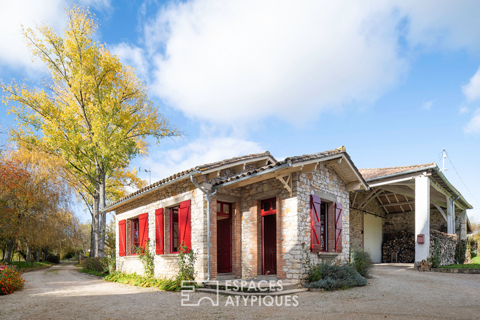 Moulin du XIVéme siècle chargé d&rsquo;histoire, entre authenticité et confort moderne