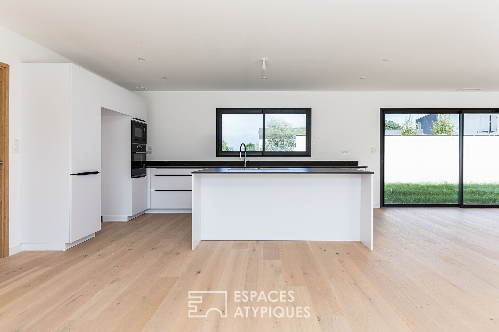 Maison contemporaine de plain-pied à Saint-Martial