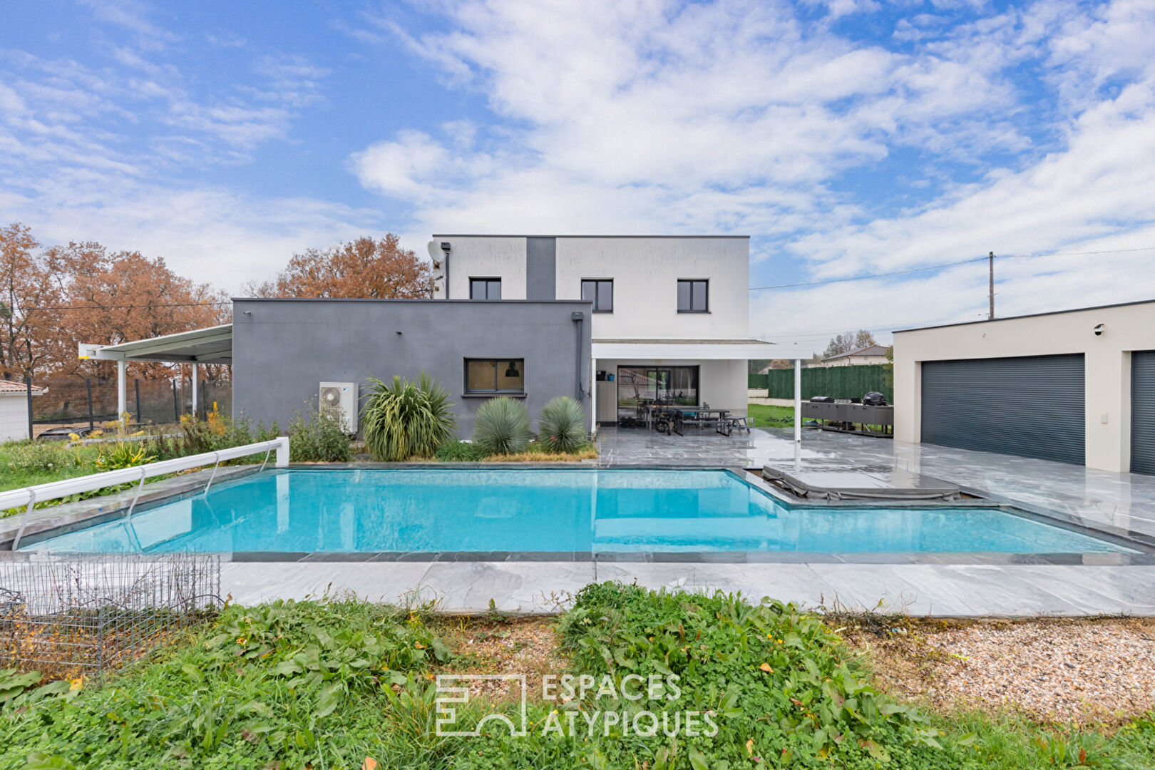 Maison Contemporaine avec Toit-Terrasse et piscine à Montauban