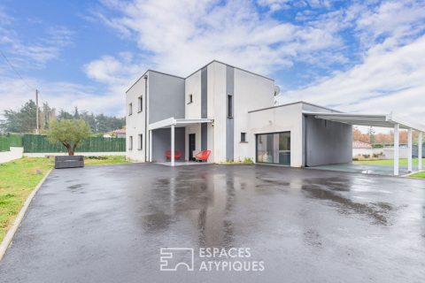 Maison Contemporaine avec Toit-Terrasse et piscine à Montauban