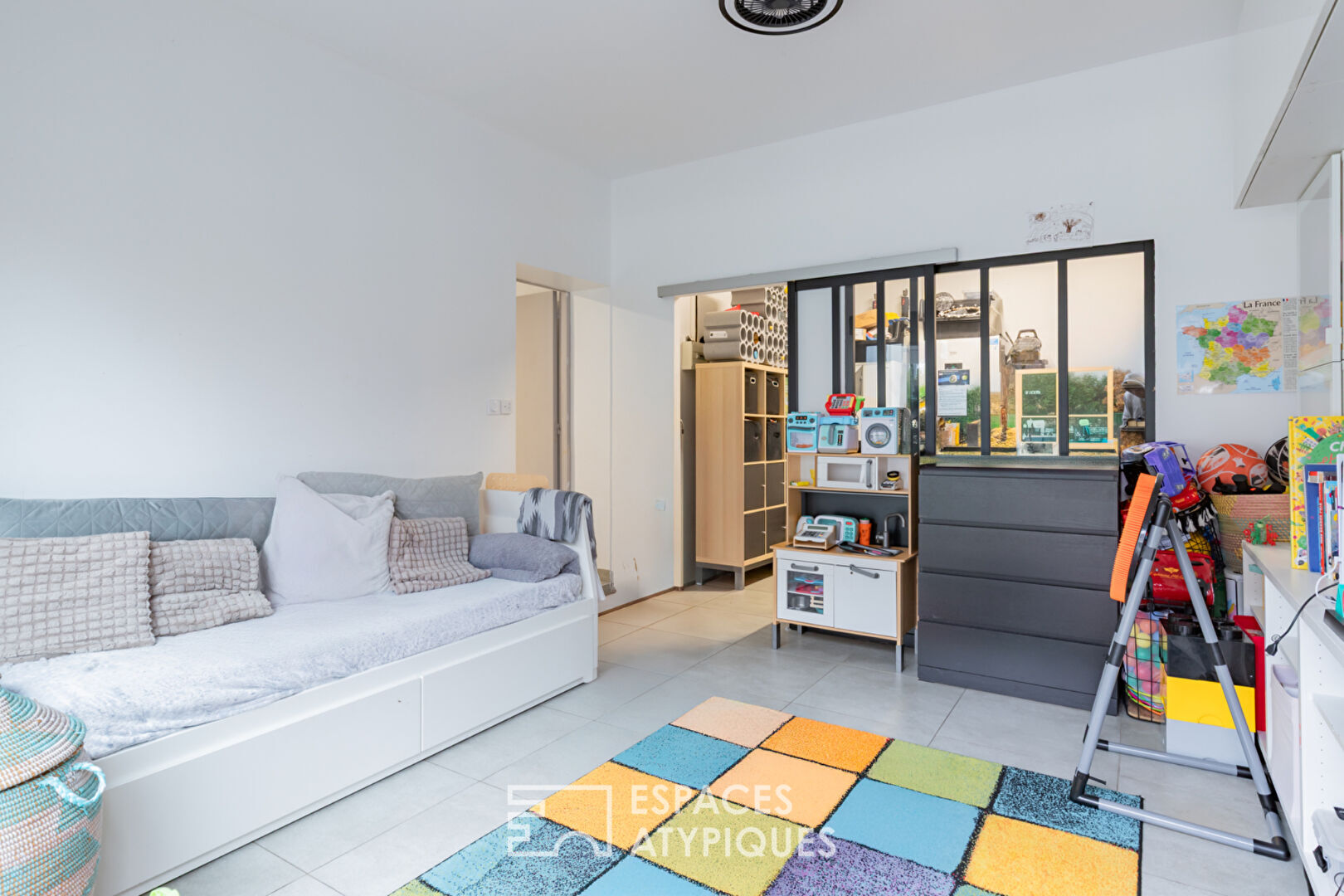 Maison Contemporaine avec Toit-Terrasse et piscine à Montauban