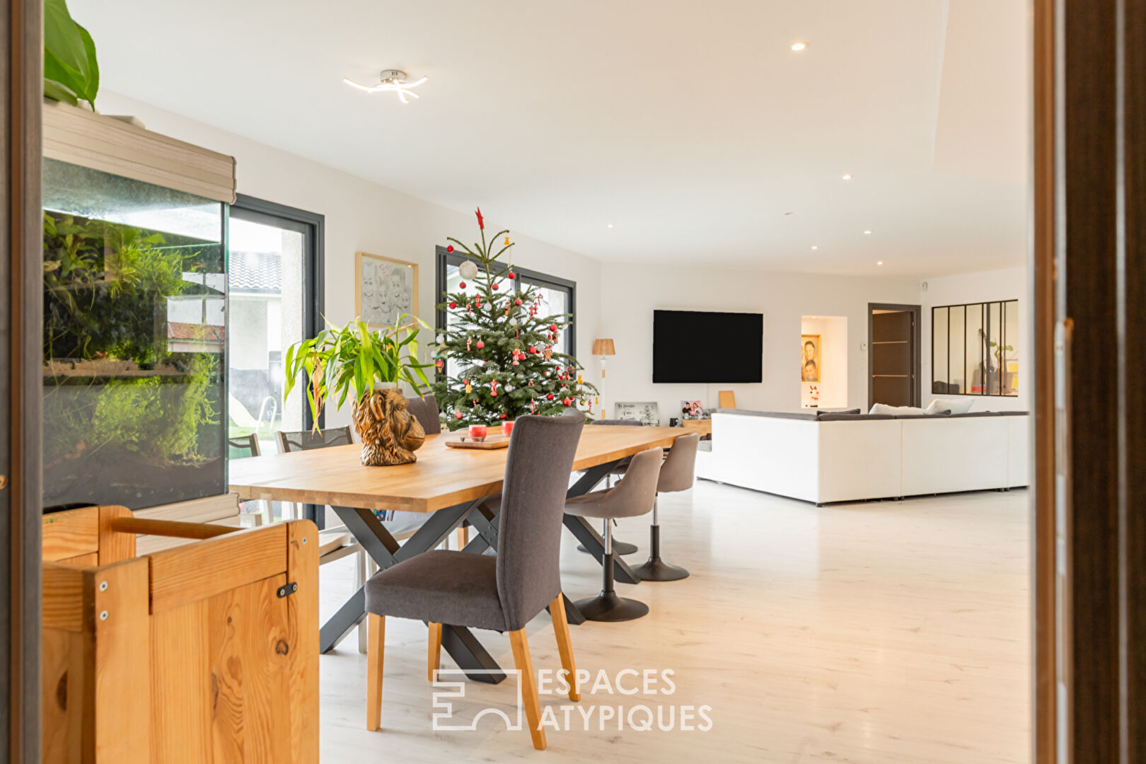 Villa moderniste avec piscine au coeur du Quartier  du Fau