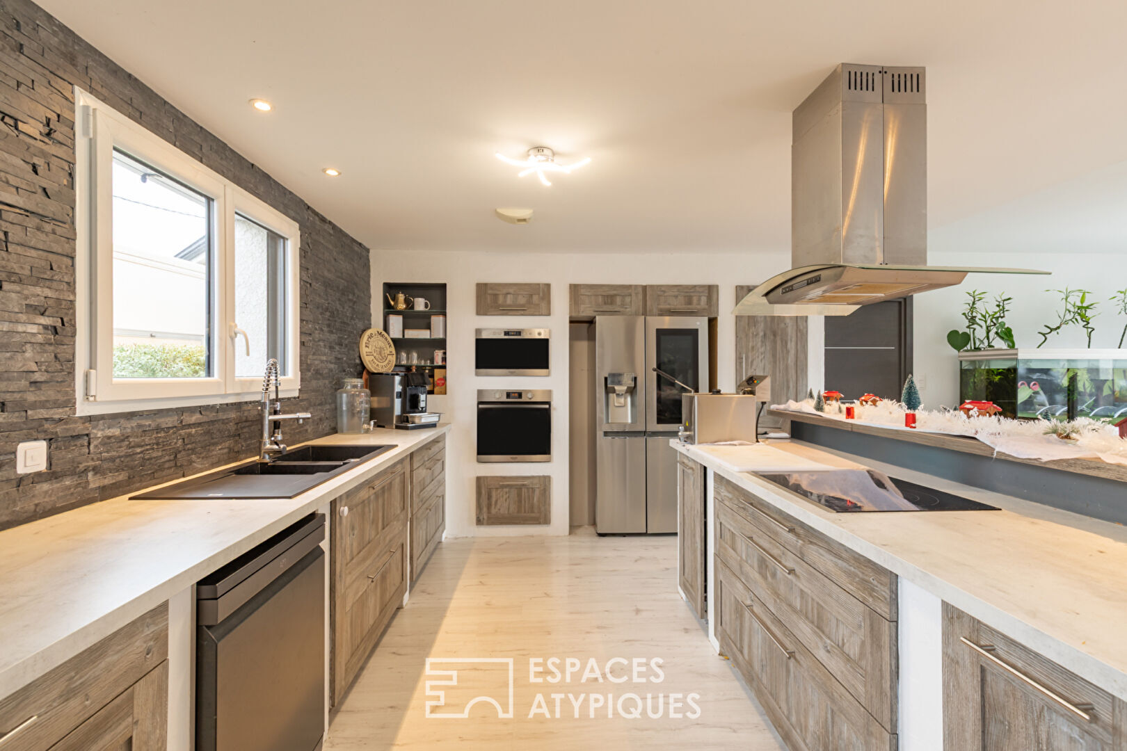 Villa moderniste avec piscine au coeur du Quartier  du Fau