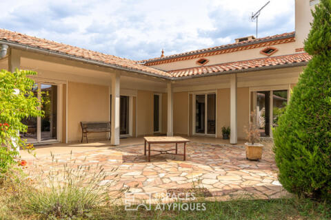 Charming house with swimming pool and landscaped garden in Montech