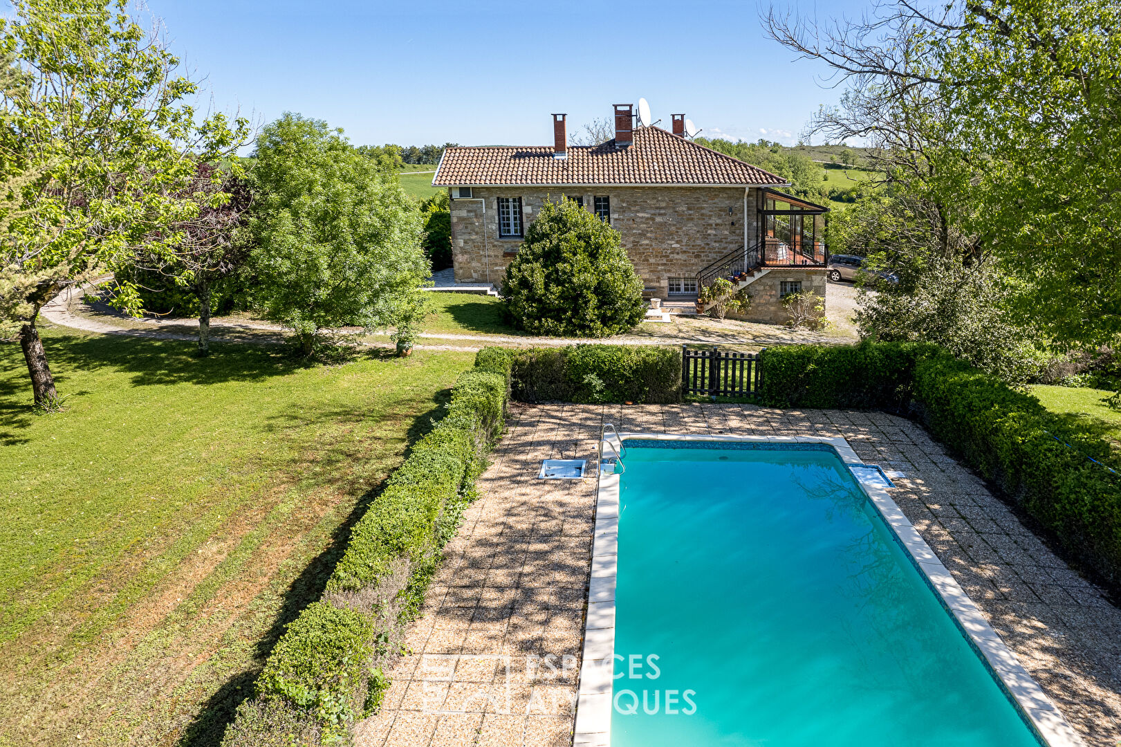 Quercy stone house with splendid view