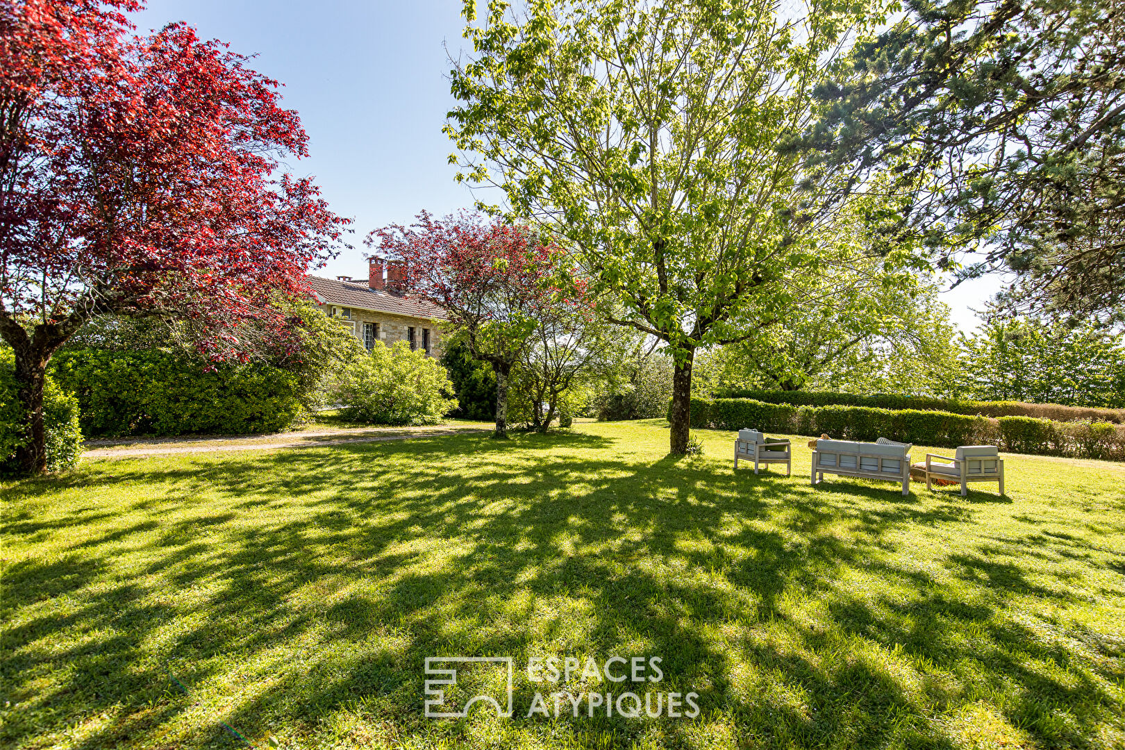 Quercy stone house with splendid view