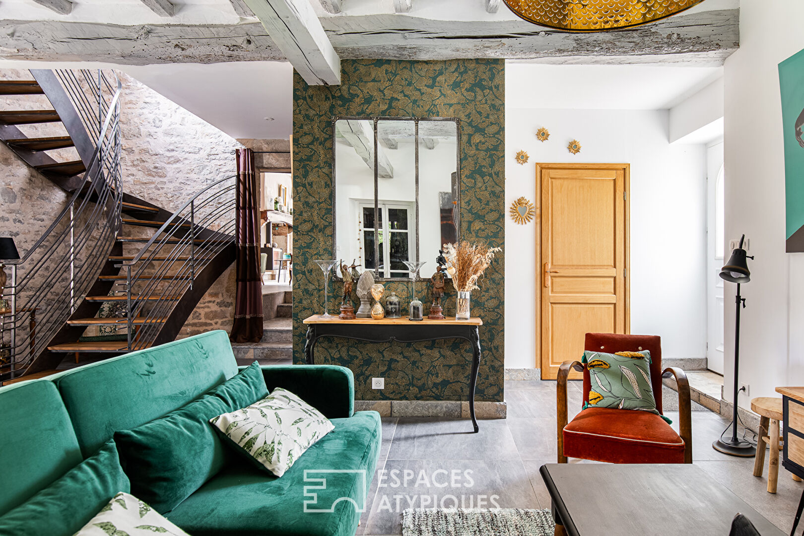 Maison d’hôtes avec jardin au pied d’un des plus “beaux villages de France.”