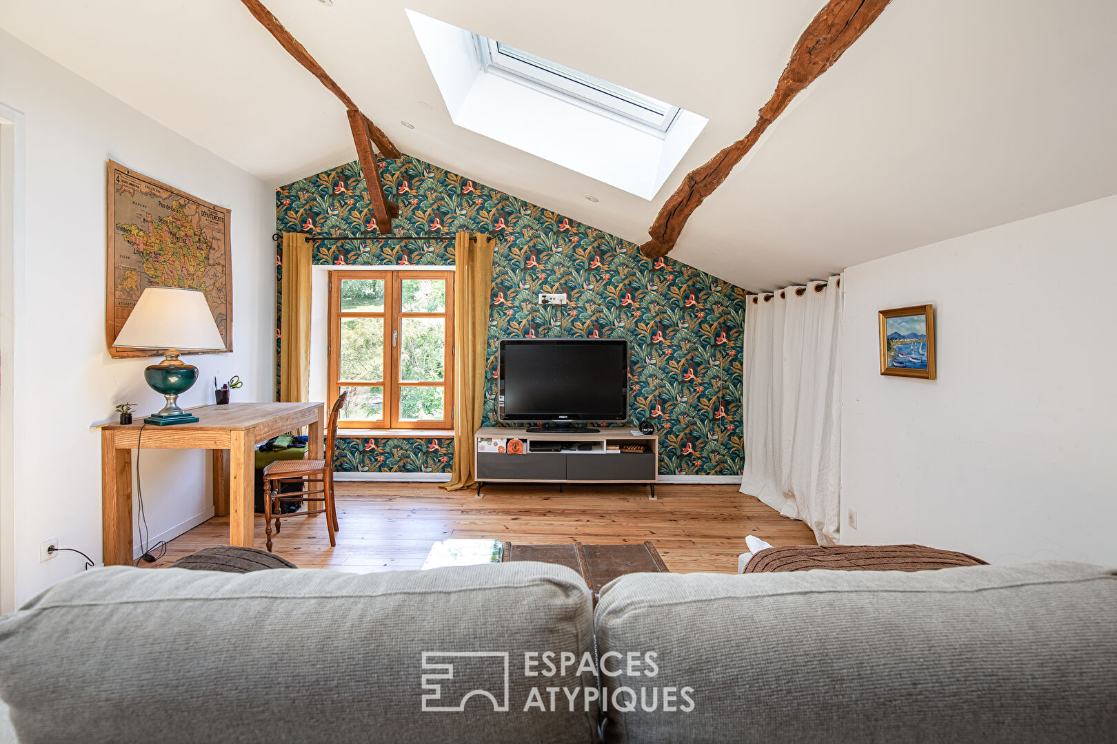 Maison d’hôtes avec jardin au pied d’un des plus “beaux villages de France.”