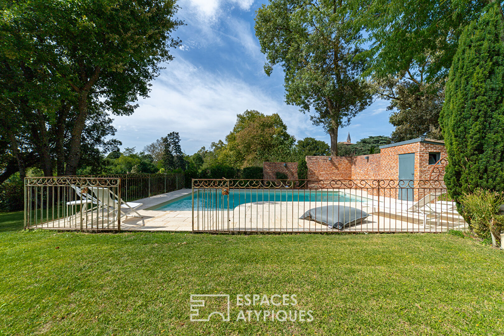 Maison en briques avec extension contemporaine