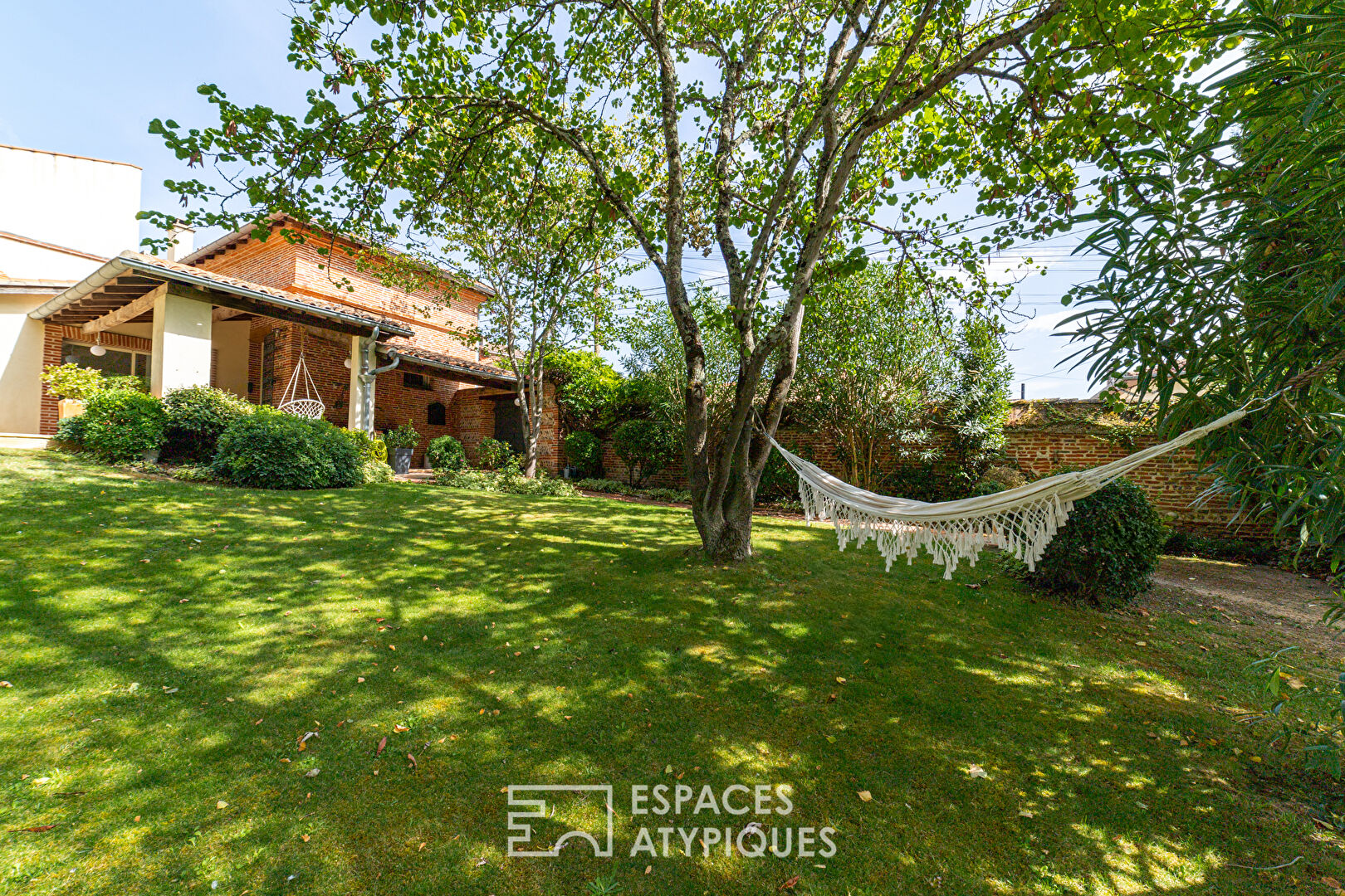 Maison en briques avec extension contemporaine