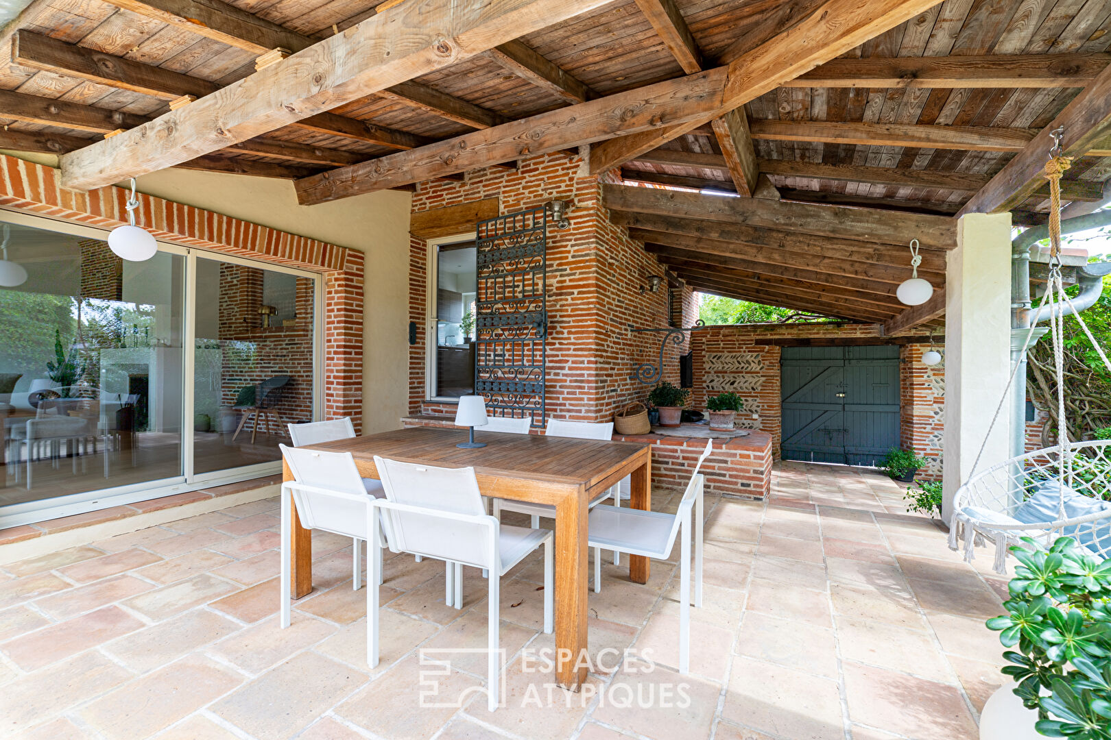 Maison en briques avec extension contemporaine