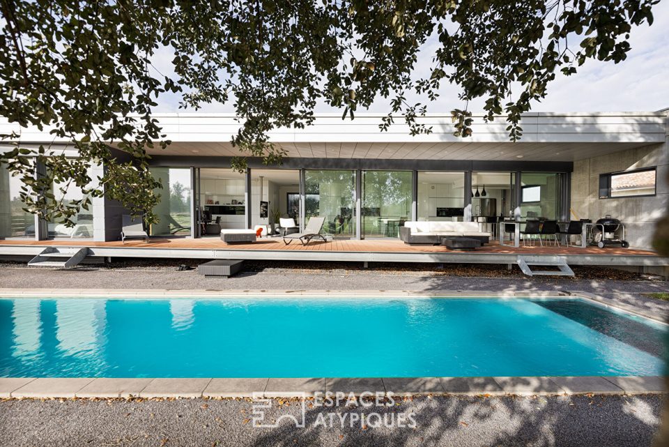 Maison d'architecte sur le golf avec piscine