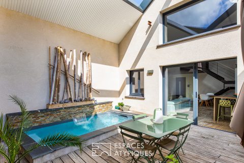 Contemporary with swimming pool and garage close to the city center