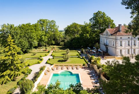 Manoir du XIXe et son jardin à la française.