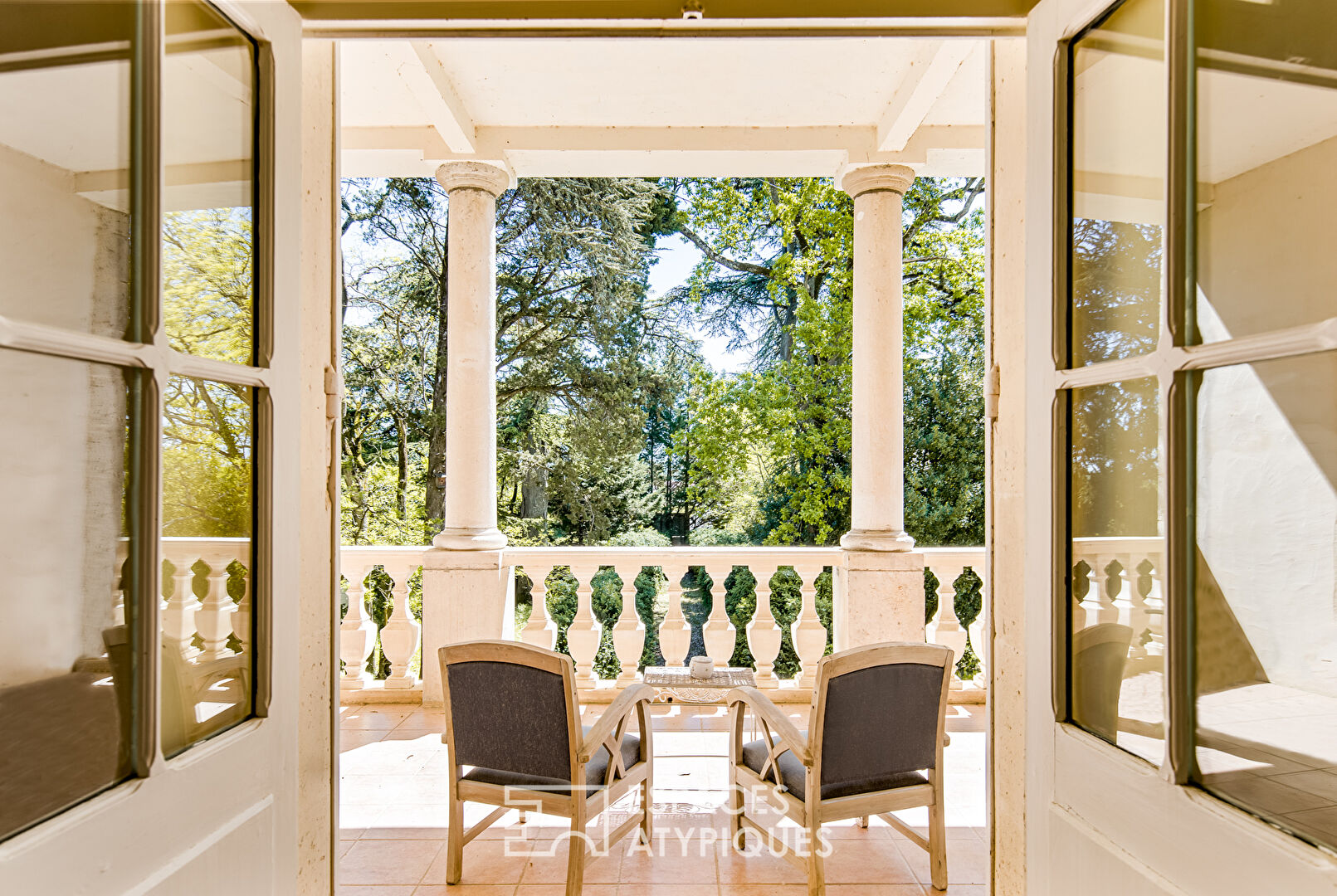 Manoir du XIXe et son jardin à la française.