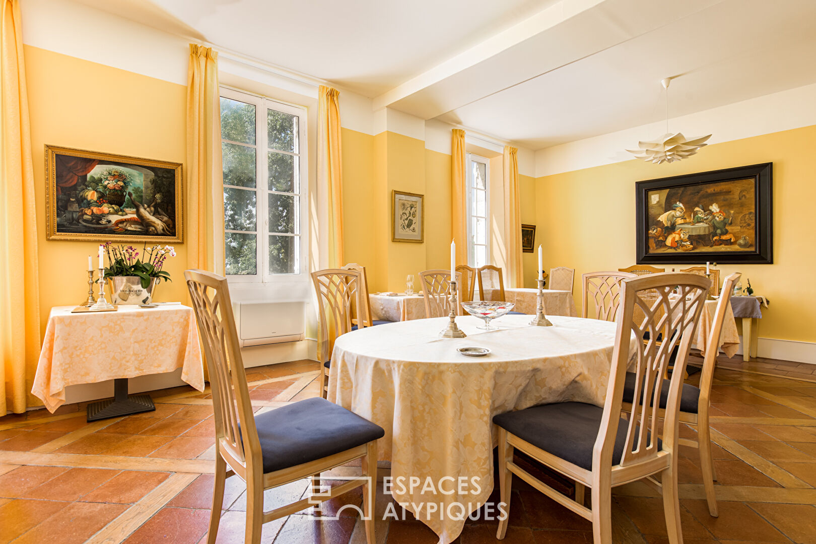 Manoir du XIXe et son jardin à la française.