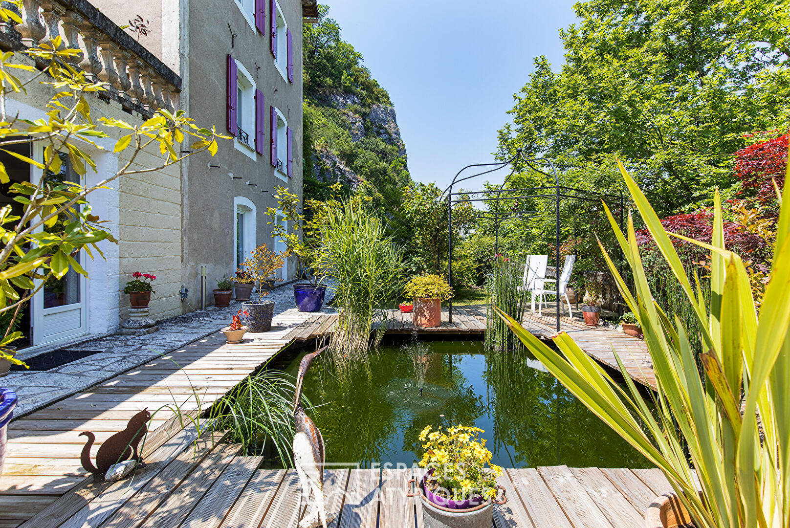 Jardins suspendus avec vue sur le pont Valentré