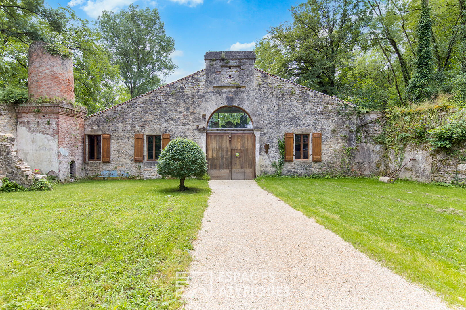 A loft at the foot of one of France’s most beautiful villages.