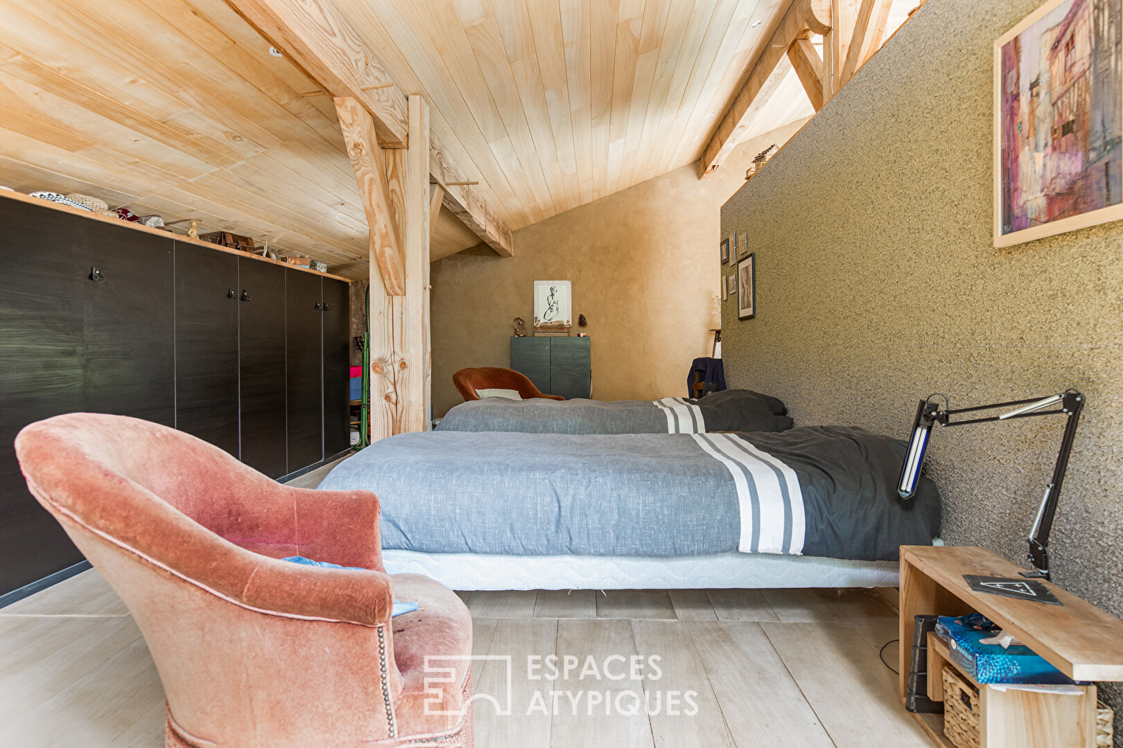 Un Loft au pied d’un des plus beaux villages de France.