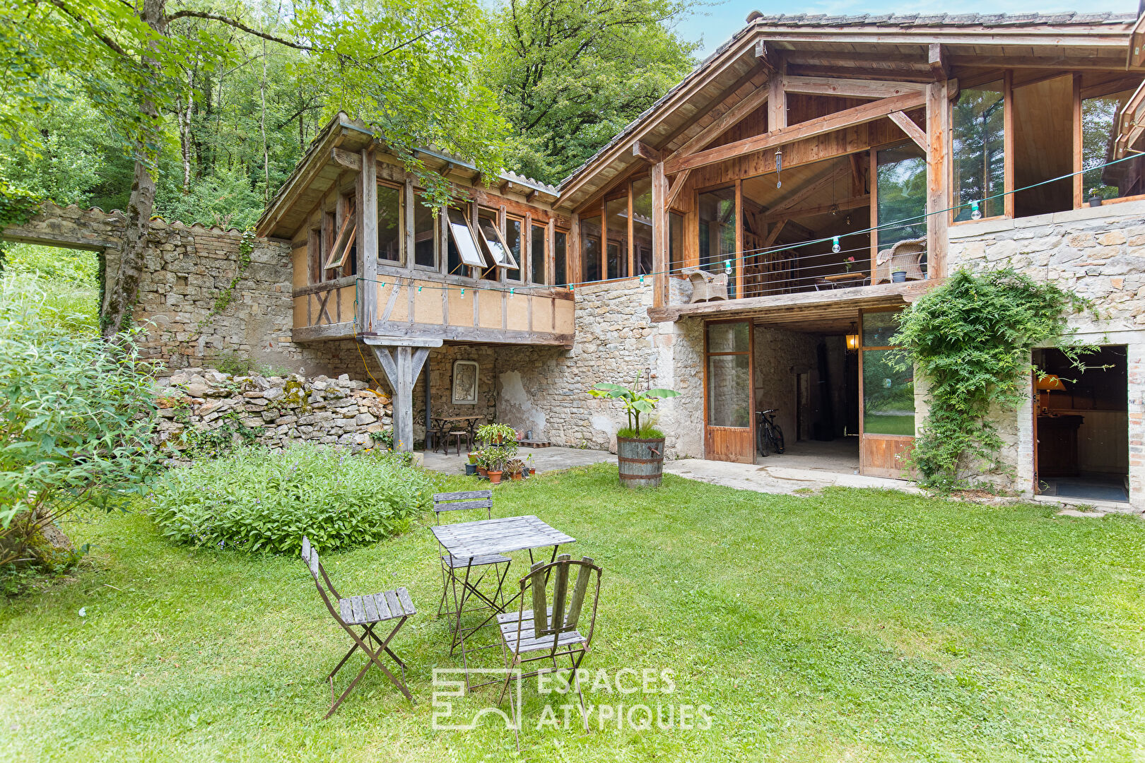 A loft at the foot of one of France’s most beautiful villages.
