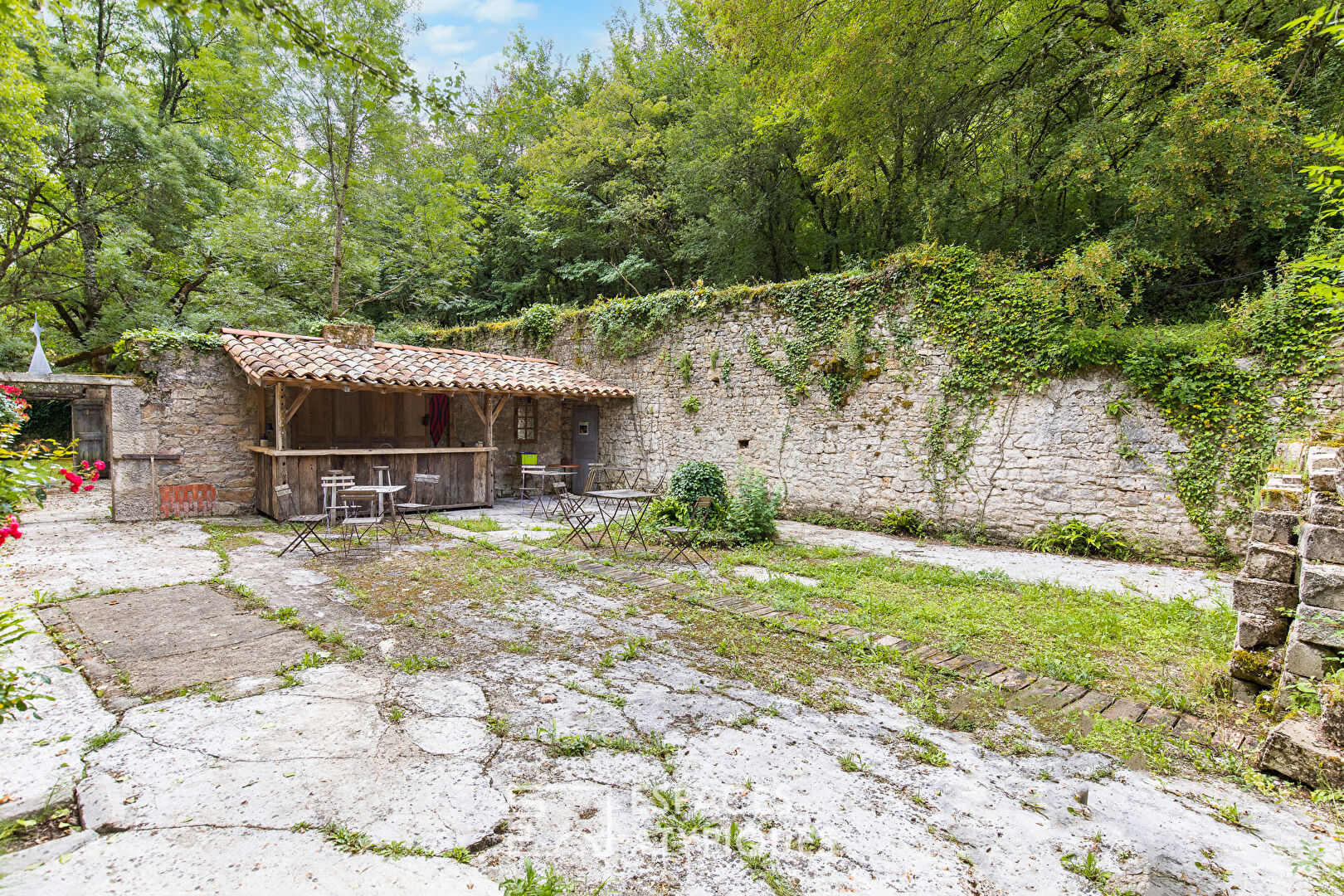 Un Loft au pied d’un des plus beaux villages de France.