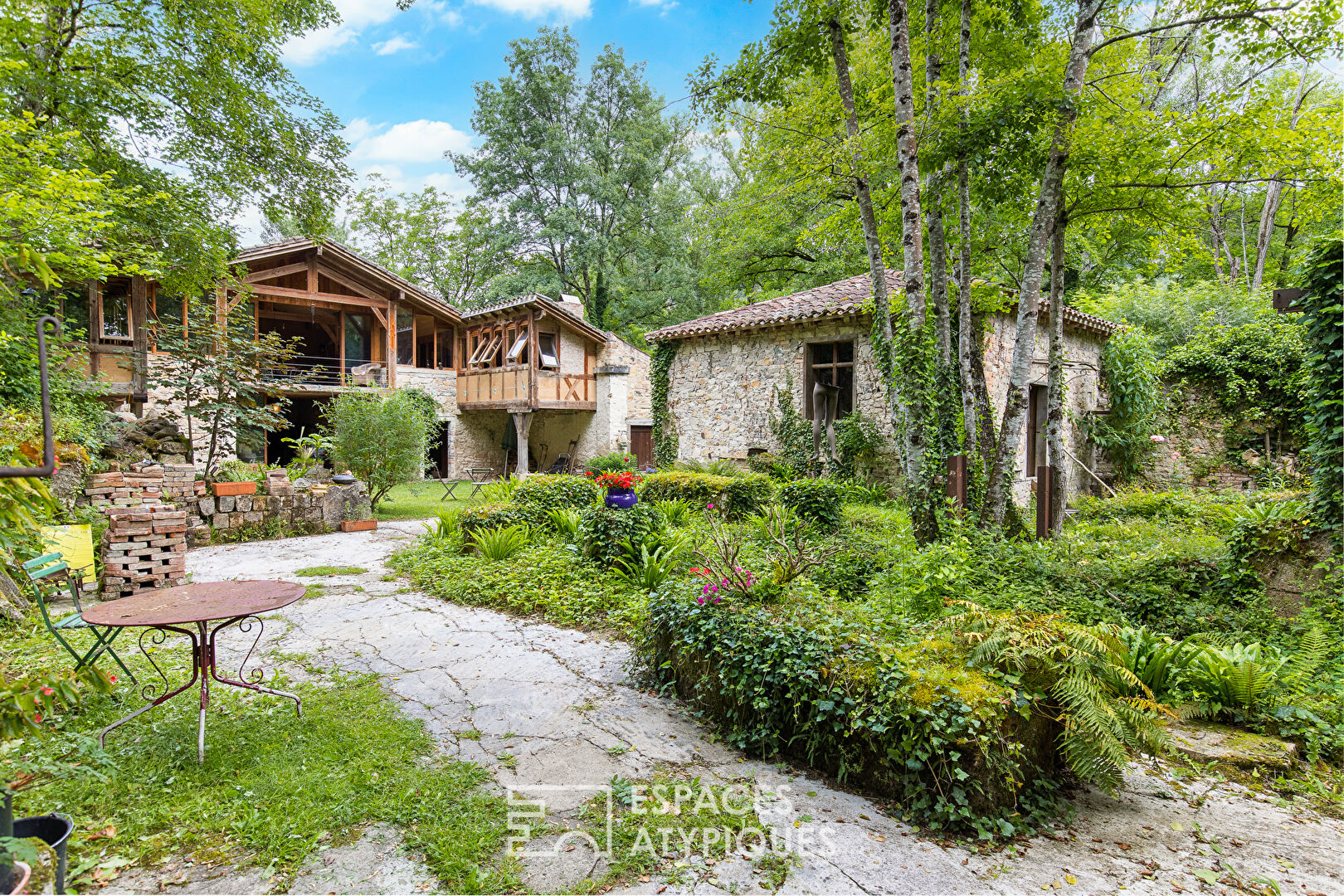 A loft at the foot of one of France’s most beautiful villages.