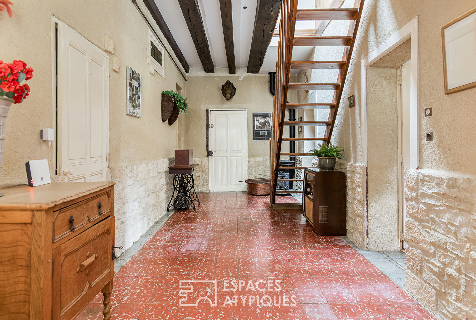 A renovated farmhouse, gîte and horses.