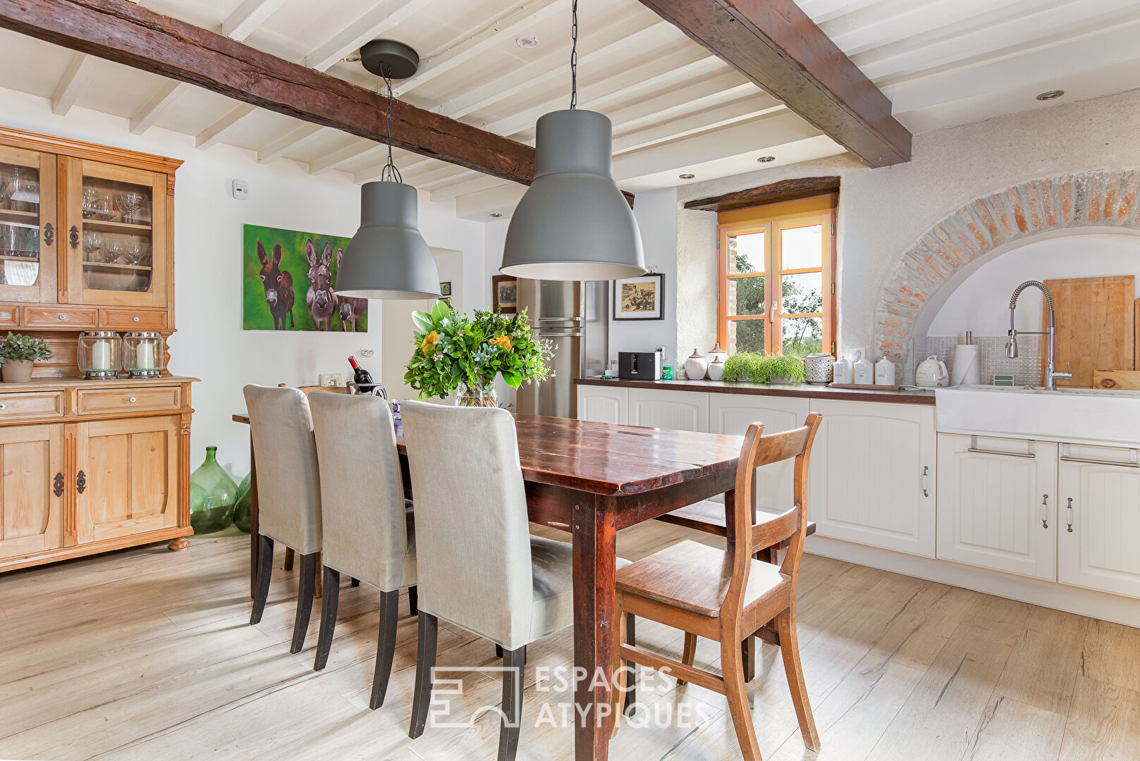 A renovated farmhouse, gîte and horses.