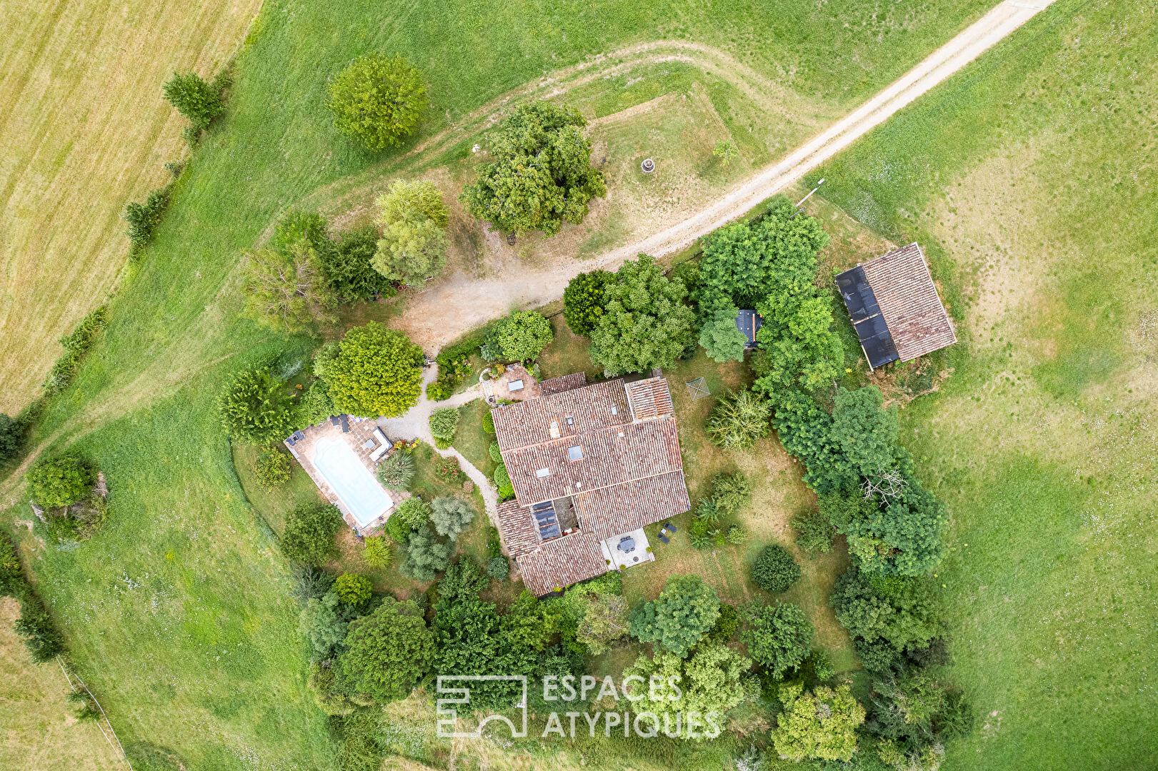 A renovated farmhouse, gîte and horses.