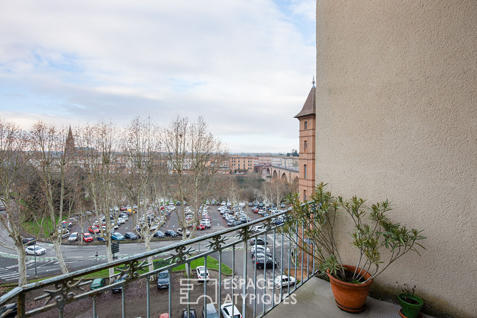 Apartment with garage and view of the Tarn in the heart of town