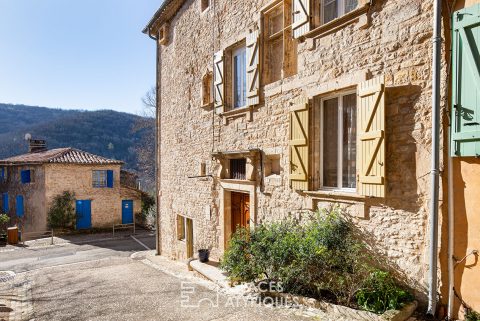 Building of character, Bed and Breakfast / Café in the heart of Bruniquel