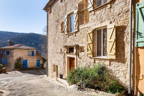 Bâtisse de caractère, Chambres d’hôtes/Café, au coeur de Bruniquel