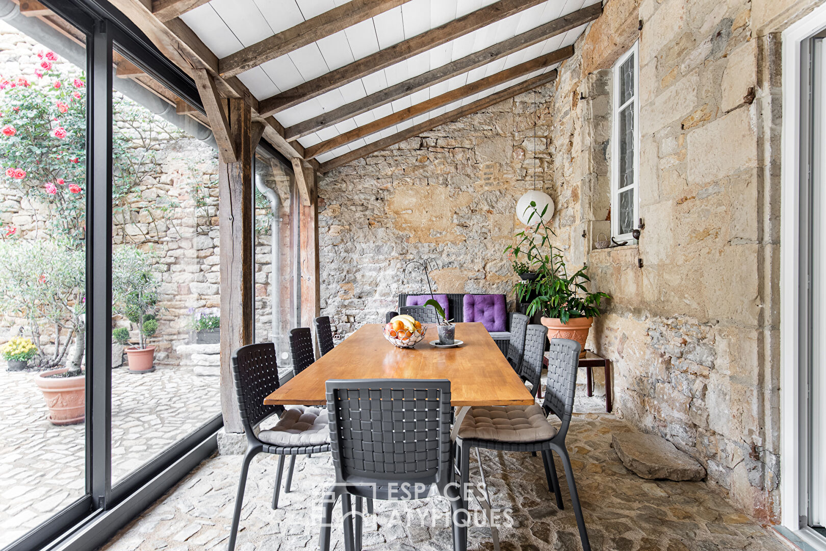 Bâtisse de caractère, Chambres d’hôtes/Café, au coeur de Bruniquel