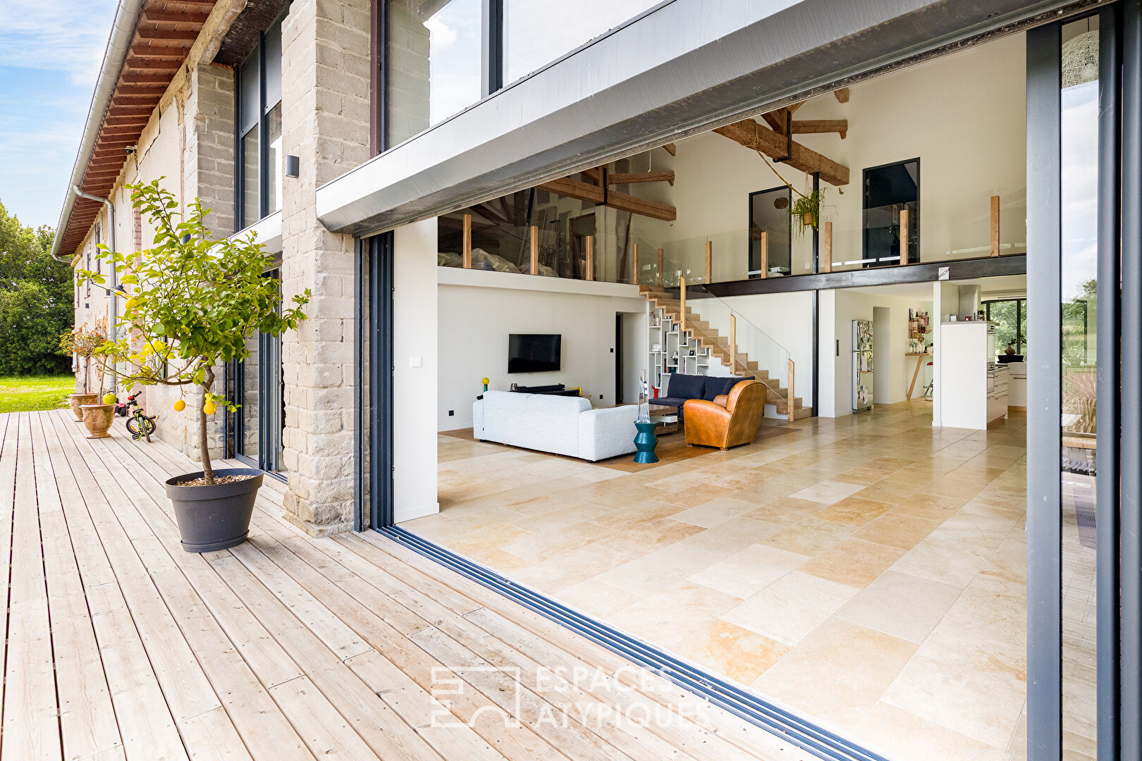 Farmhouse converted into a loft just a few minutes from the town centre