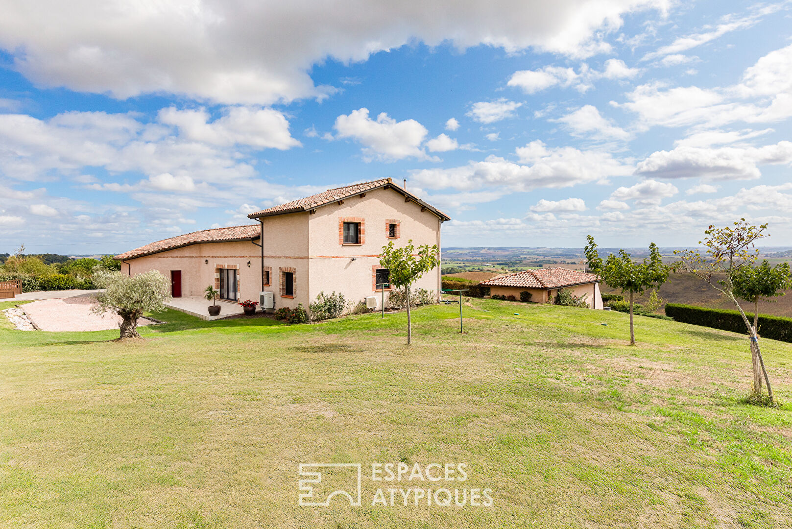 Maison en position dominante avec vue à Esparsac