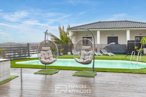 Modernist villa with swimming pool in the heart of the Fau district