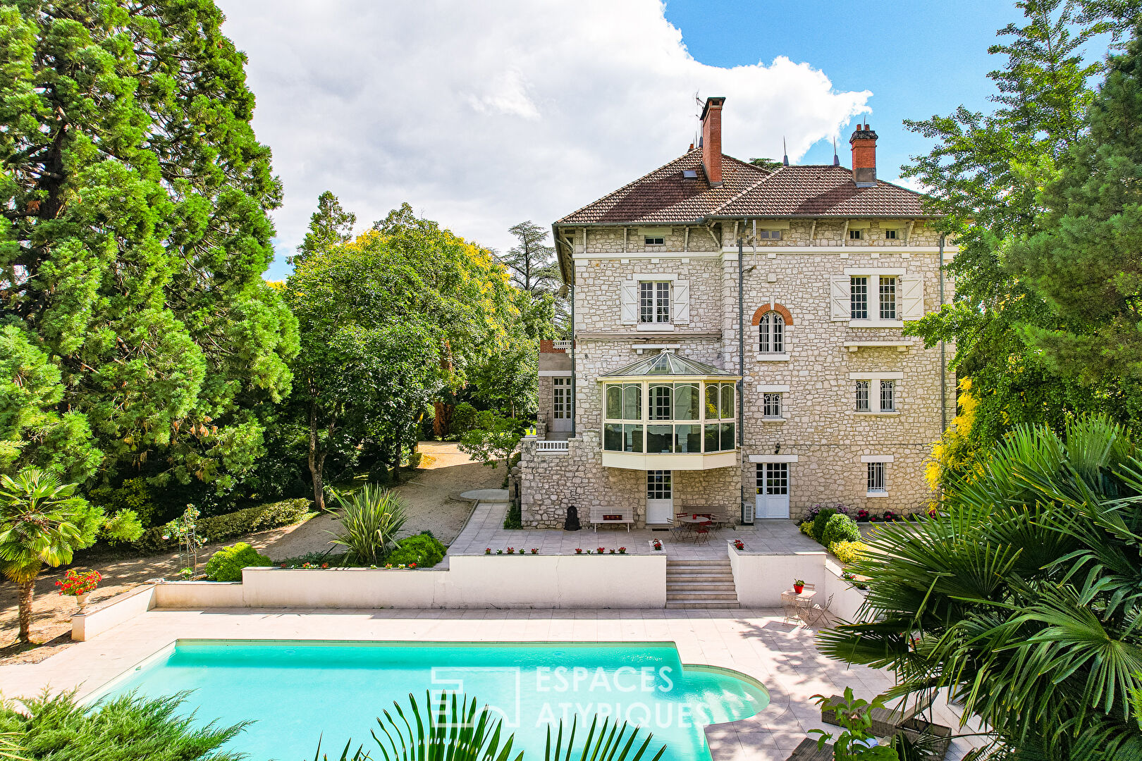 Propriété exeptionnelle en centre-ville au coeur d&rsquo;un parc arboré