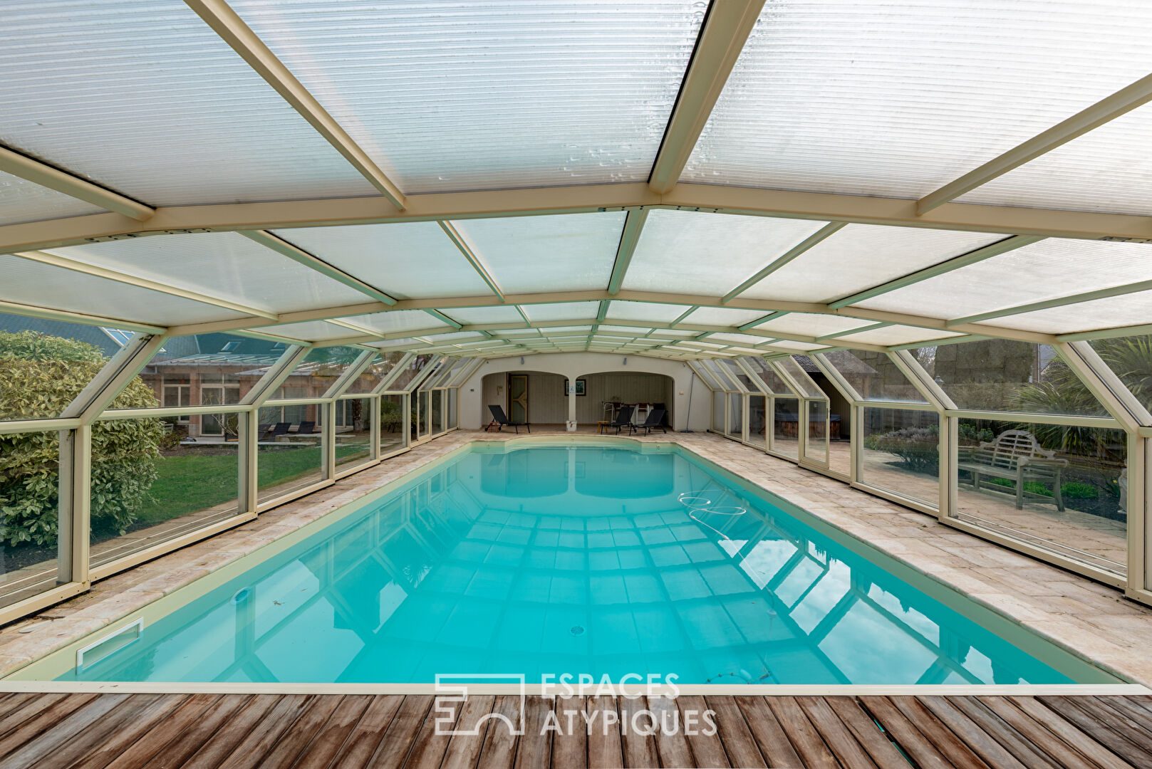 Exceptional Property with Swimming Pool, Spa and Landscaped Garden
