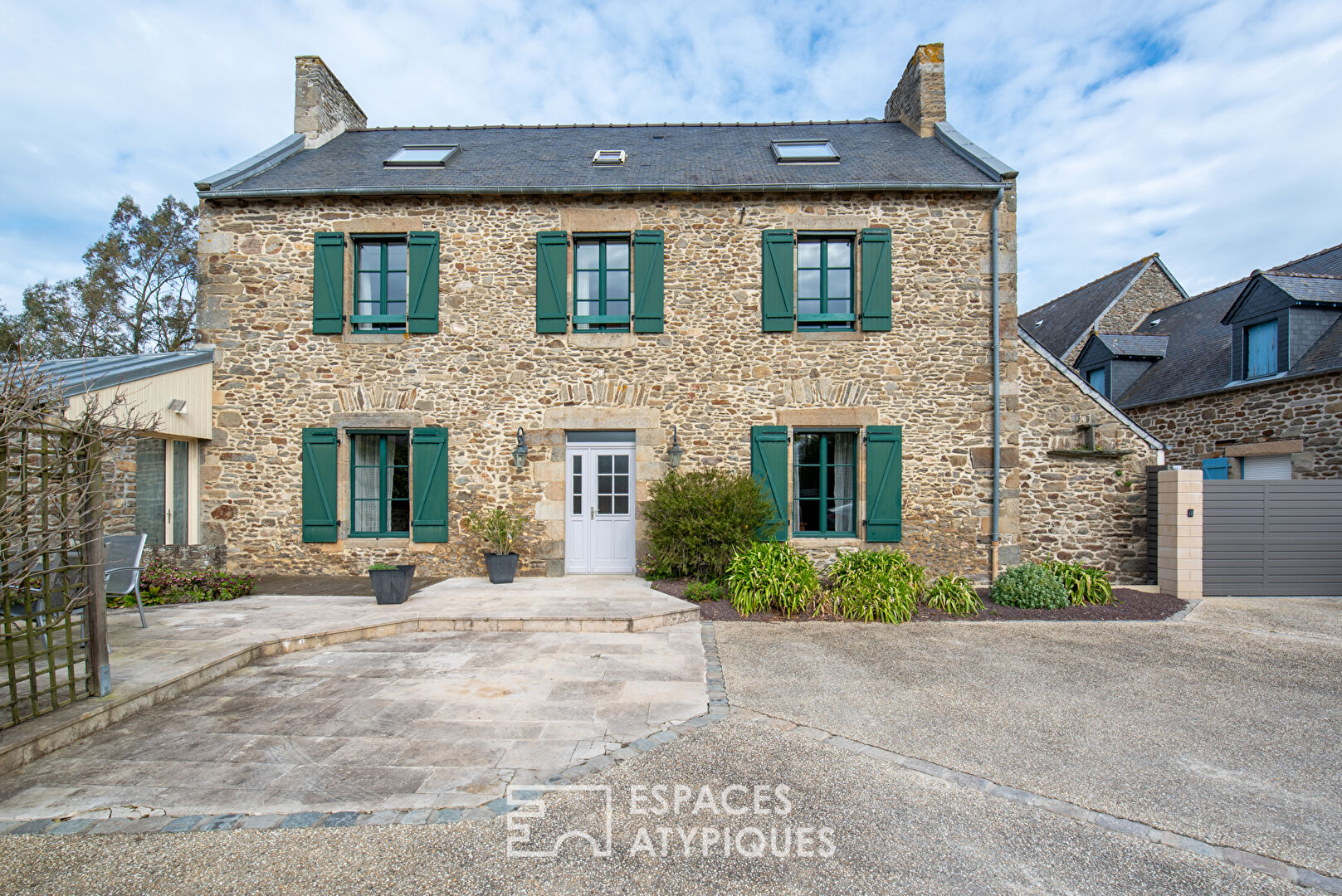 Exceptional Property with Swimming Pool, Spa and Landscaped Garden
