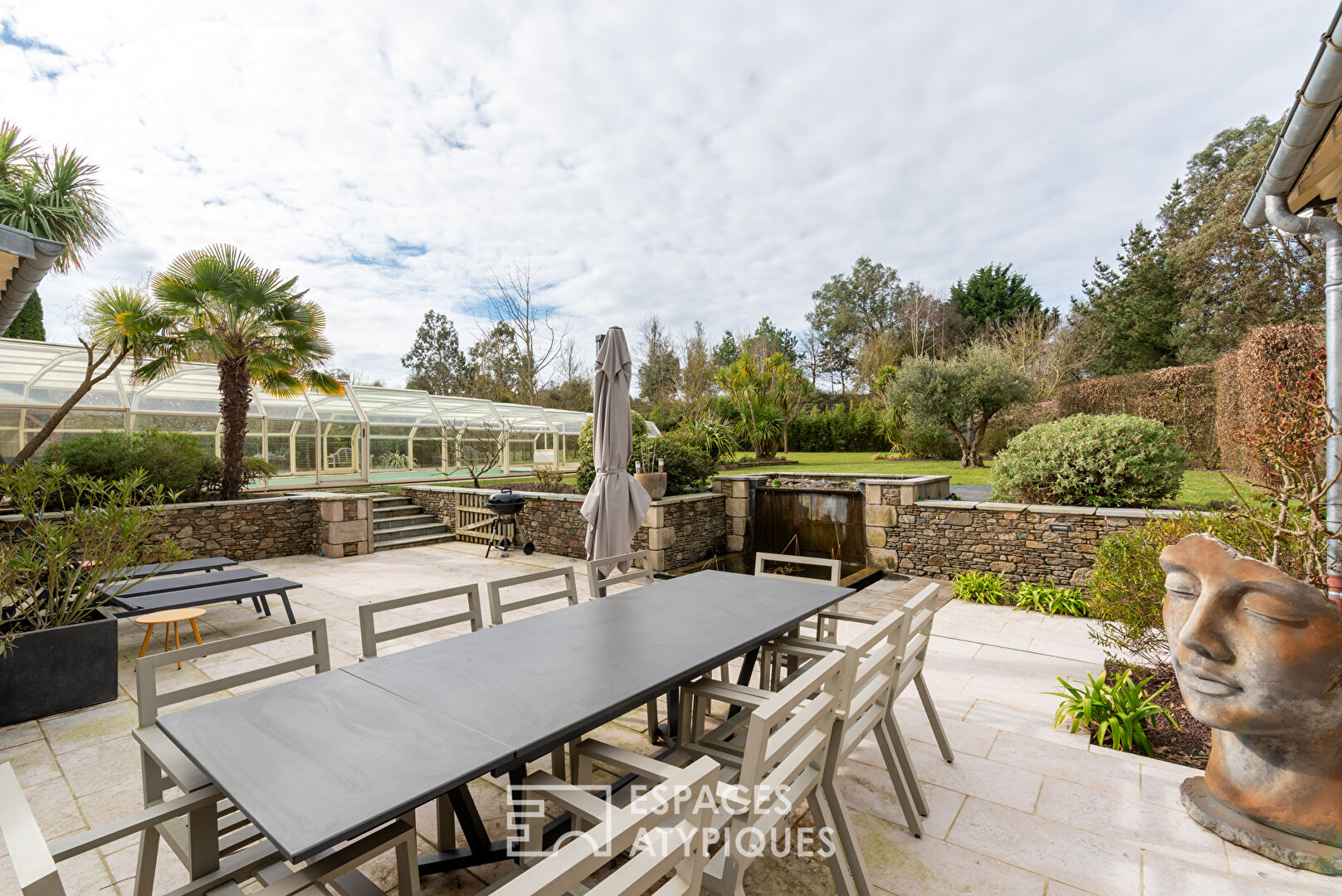 Exceptional Property with Swimming Pool, Spa and Landscaped Garden